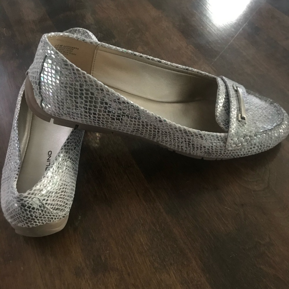 Bandolino loafers